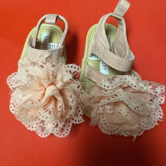 Laura Ashley infant shoes - Picture 1 of 8